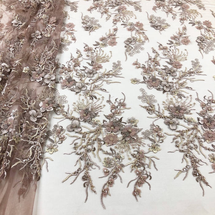 Тут нет расшивки бисером, но есть 3д цветы