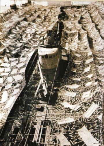 Подводная лодка «Кальви», защищенная имитационными сетями в BETASOM, 1941 год