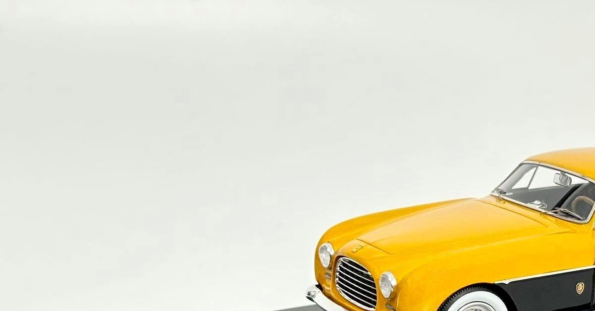 MX50604-152 FERRARI 212 Inter coupe Juan Peron Ghia Rouge 1952 au 1/43 de Matrix