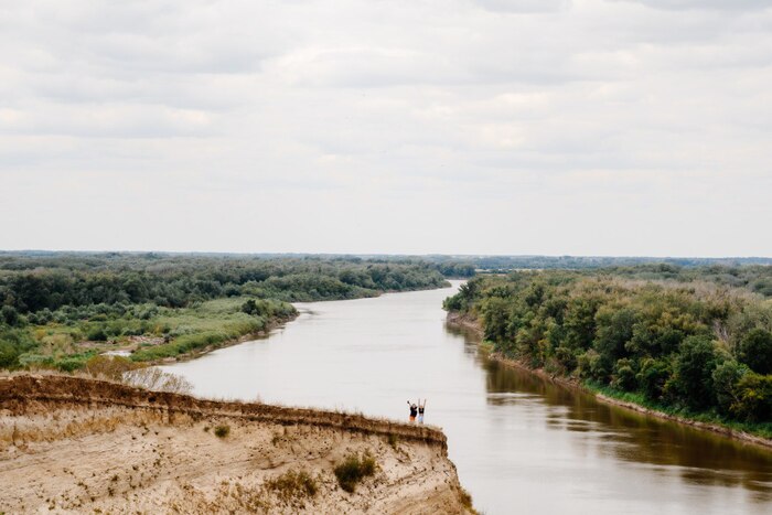 Жена с дочкой позируют)