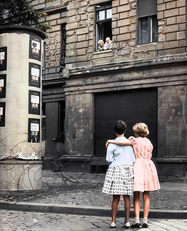 Осколки истории : Интересные и редкие ретро-фотографии Европы. 20 раскрашенных фотографий ХХ века. Часть 24 Историческое фото, 20 век, Старое фото, Европа, Фотография, Италия, Нидерланды (Голландия), Австро-венгрия, Швеция, Франция, Греция, Швейцария, Германия, Колоризация, Длиннопост