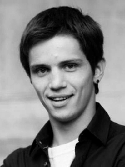 Он никогда не жаловался на боли в груди, все произошло слишком внезапно