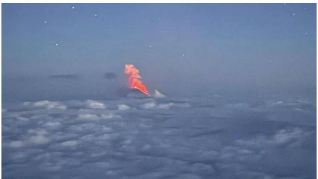 Люди, давайте все молиться богу! Спаси и сохрани нас!