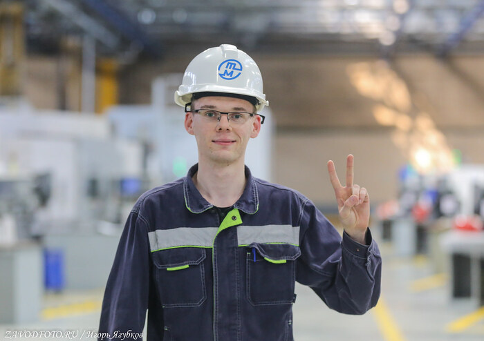 Из серии «Именно они делают Россию великой» - снято мной на заводе ПАО «Тюменские моторостроители»