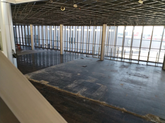 Пока терминал F выглядит внутри так, 2025.