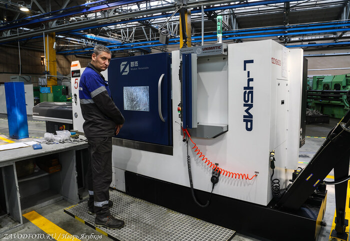 Из серии «Именно они делают Россию великой» - снято мной на заводе ПАО «Тюменские моторостроители»