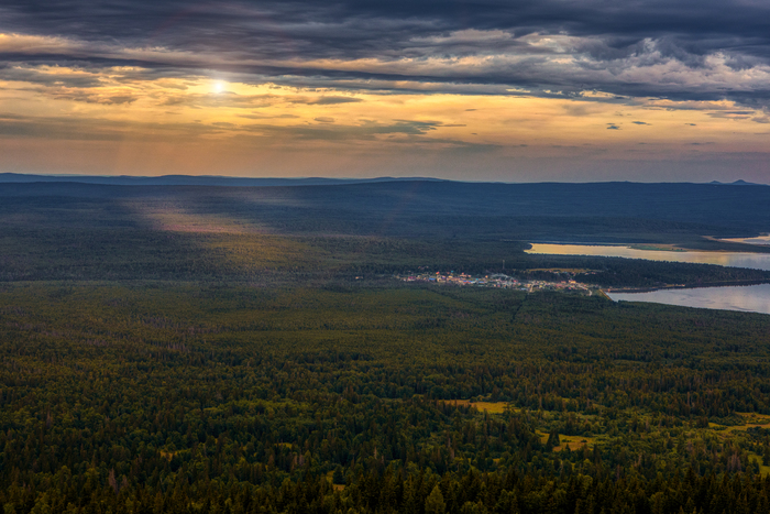 Солнце выглядывает на посёлок