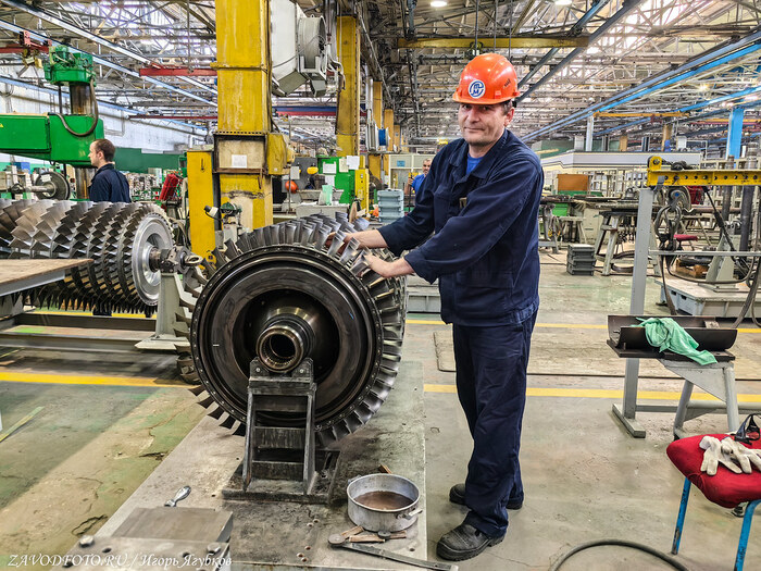 Из серии «Именно они делают Россию великой» - снято мной на заводе ПАО «Тюменские моторостроители»