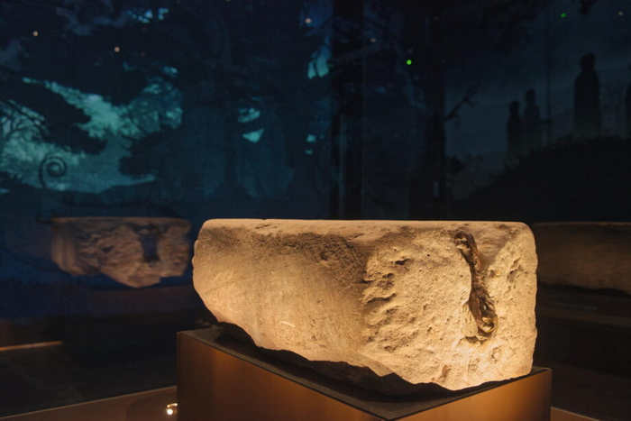 Скунский камень, также известный как Камень Судьбы, теперь экспонируется в музее Перта.