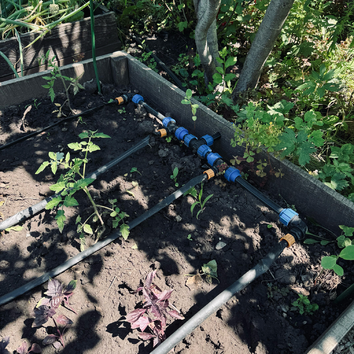 Разводка труб капельного полива по грядке