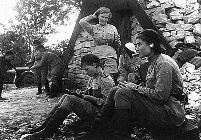 Минуты отдыха перед вылетом. Район Новороссийска, сентябрь 1943