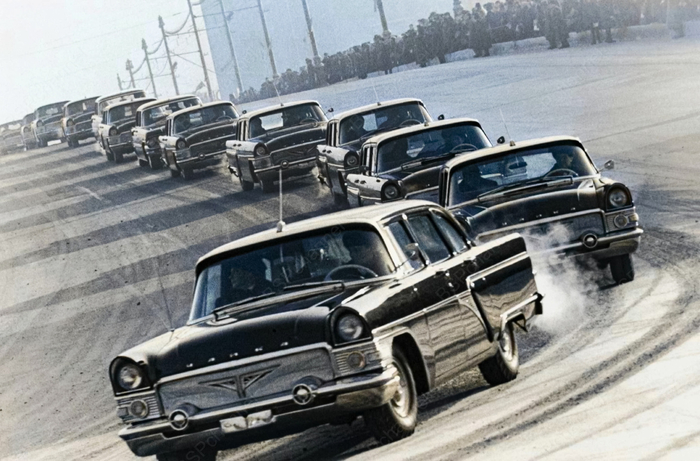 Фотограф: Виктор Ахломов