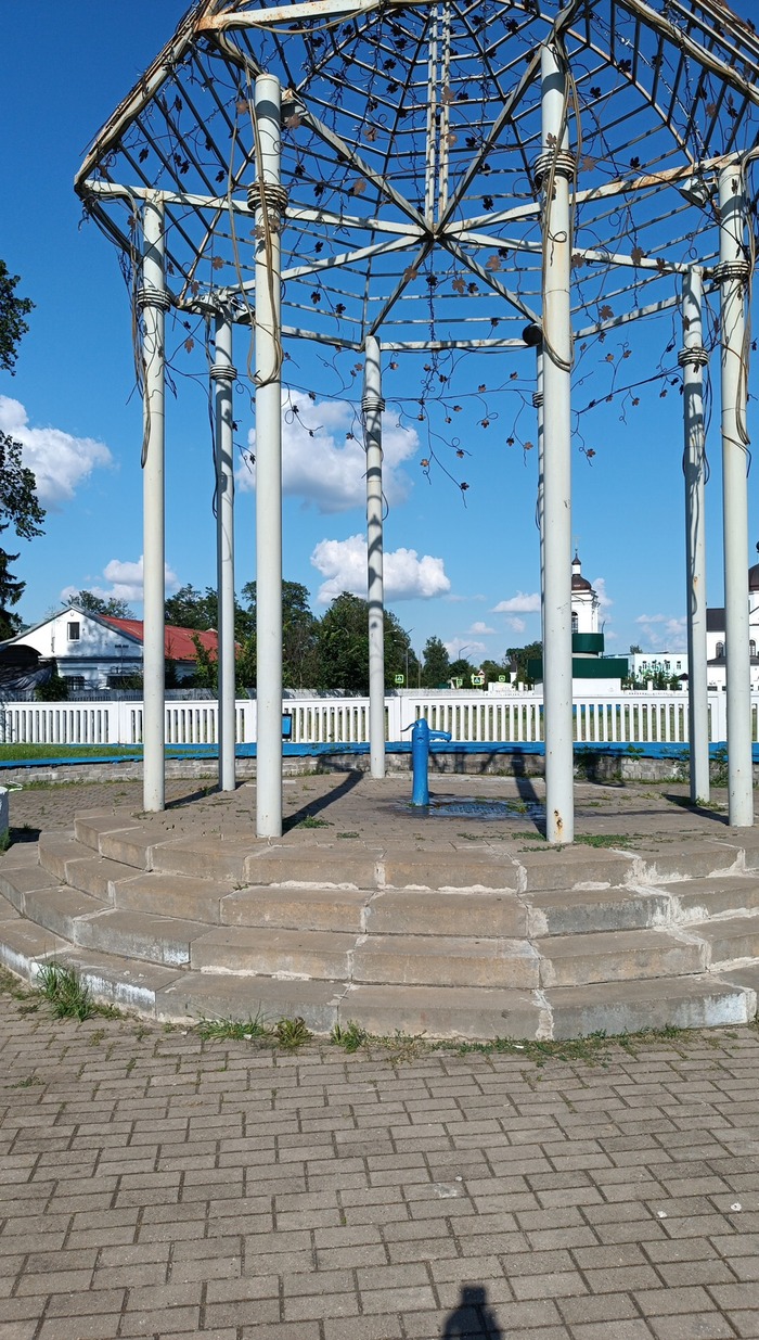 Первая колонка - Памятный знак в честь 130-летия Могилёвского водопровода