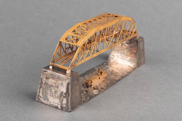 Модель моста через реку Танана