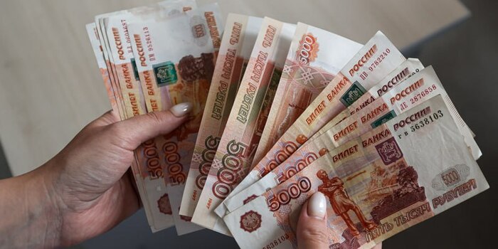 Главбух из Сатки "намутила" 5 лямов на допзарплатах