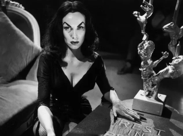 Как снимали фильм Эльвира - повелительница тьмы. Не путай Божий дар с яичницей... Голливуд, Актеры и актрисы, Классика, Ностальгия, Фильмы ужасов, Фильмы 80-х, Яндекс Дзен (ссылка), Фото со съемок, Эльвира повелительница тьмы, Длиннопост Как снимали фильм Эльвира - повелительница тьмы. Не путай Божий дар с яичницей... Голливуд, Актеры и актрисы, Классика, Ностальгия, Фильмы ужасов, Фильмы 80-х, Яндекс Дзен (ссылка), Фото со съемок, Эльвира повелительница тьмы, Длиннопост