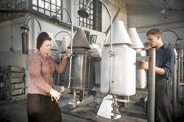 Жизнь Советской Москвы в 40-е годы. 20 раскрашенных фотографий 20 век, Старое фото, Историческое фото, История города, Москва, 40-е, СССР, Колоризация, Длиннопост