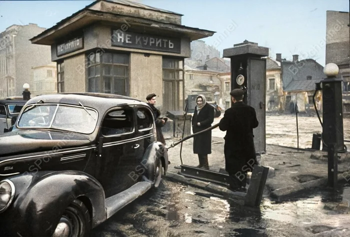 Жизнь Советской Москвы в 40-е годы. 20 раскрашенных фотографий 20 век, Старое фото, Историческое фото, История города, Москва, 40-е, СССР, Колоризация, Длиннопост