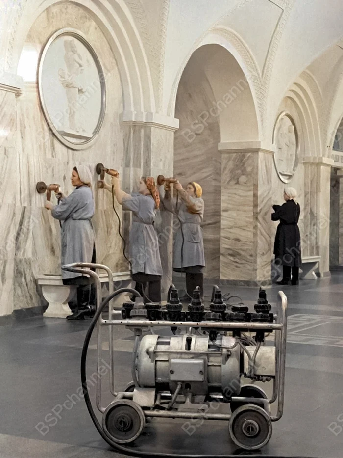 Жизнь Советской Москвы в 40-е годы. 20 раскрашенных фотографий 20 век, Старое фото, Историческое фото, История города, Москва, 40-е, СССР, Колоризация, Длиннопост