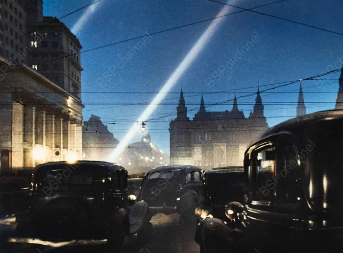 Жизнь Советской Москвы в 40-е годы. 20 раскрашенных фотографий 20 век, Старое фото, Историческое фото, История города, Москва, 40-е, СССР, Колоризация, Длиннопост