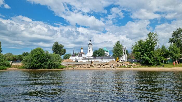 Ярославский мини-Кремль: белокаменный Толгский монастырь.