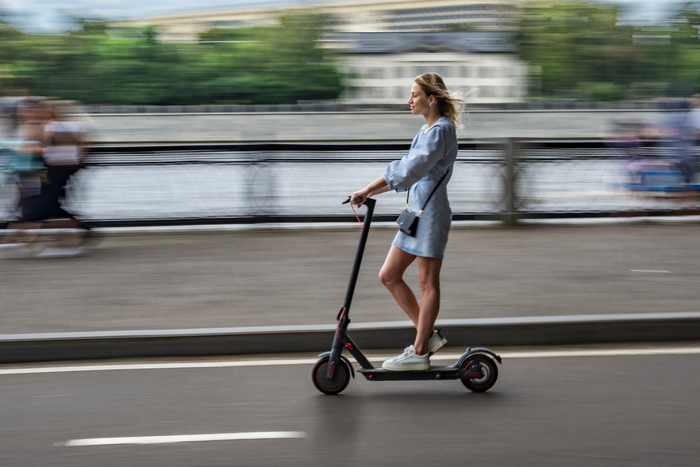 Женщины на самокатах нарушают ПДД в пять раз реже мужчин