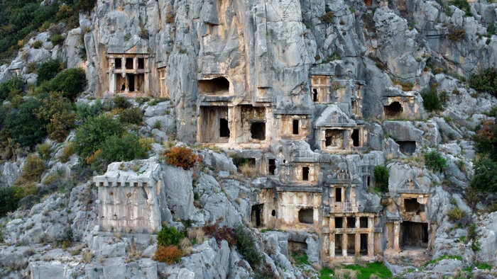 Остатки ликийских гробниц в Демре. Таких гробниц на всем протяжении Тропы найдется немало