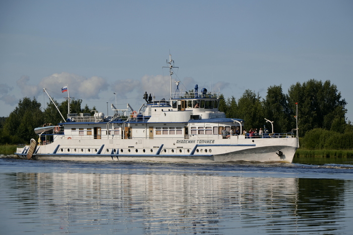 "Академик Топчиев" Института Биологии внутренних вод. Приятно встретить земляка)