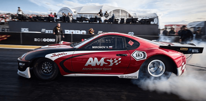 Машины ускоряются с места до 200+ км/ч за 7-8 секунд. Чтобы показать такой результат, каждая деталь должна быть идеальной.