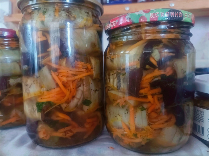 Рулетики из баклажанов и корейской моркови