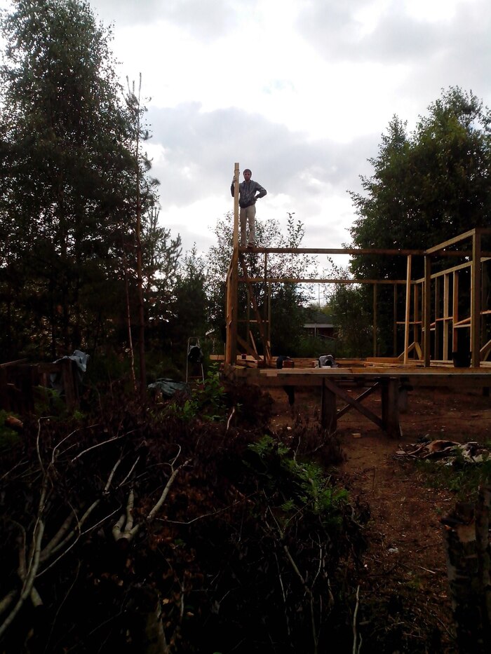 Глядя на это фото, может возникнуть 2 вопроса: 1. Зачем я туда залез? 2. Как я дожил до сегодняшних дней?