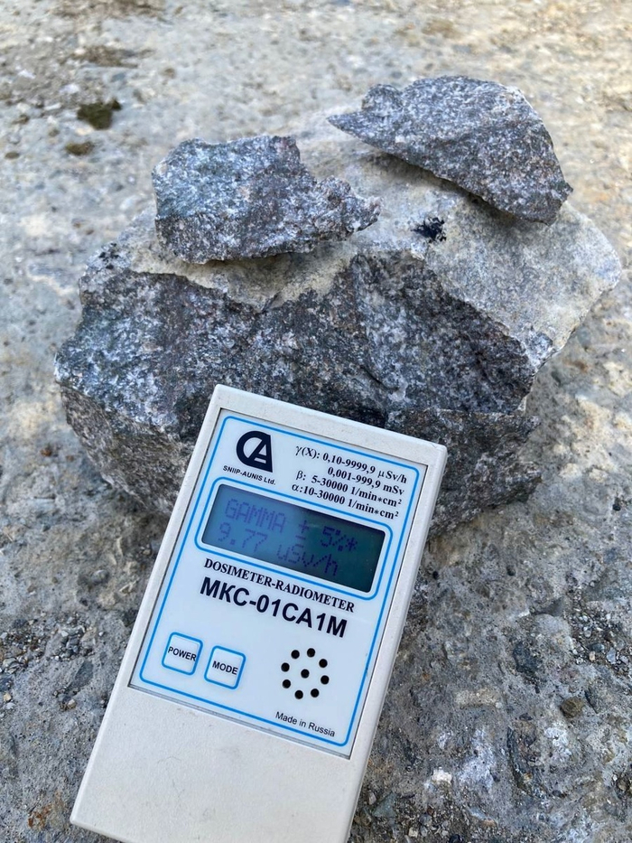 Измерение породы альфа/бета/гамма–радиометром.