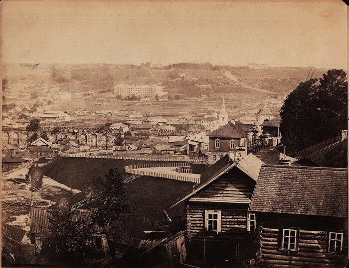 Вид на Троицкое шоссе и Заднепровье. 1863—1866. Одна из первых фотографий города