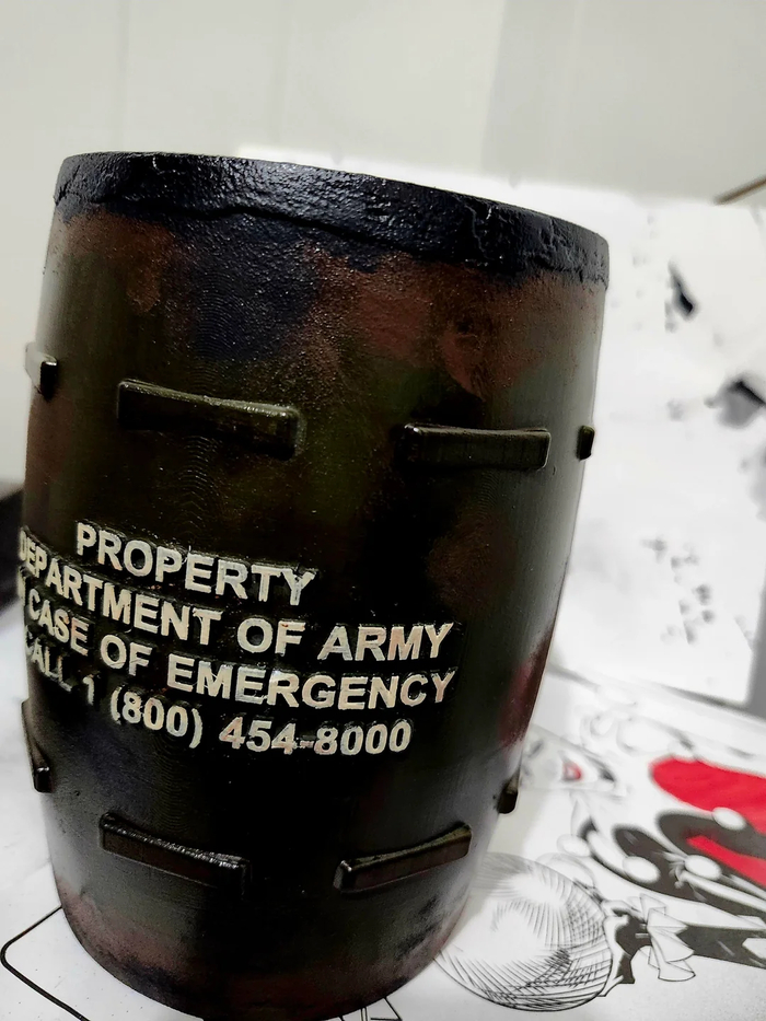 Нашел бочку в подвале. Кто знает что там внутри?