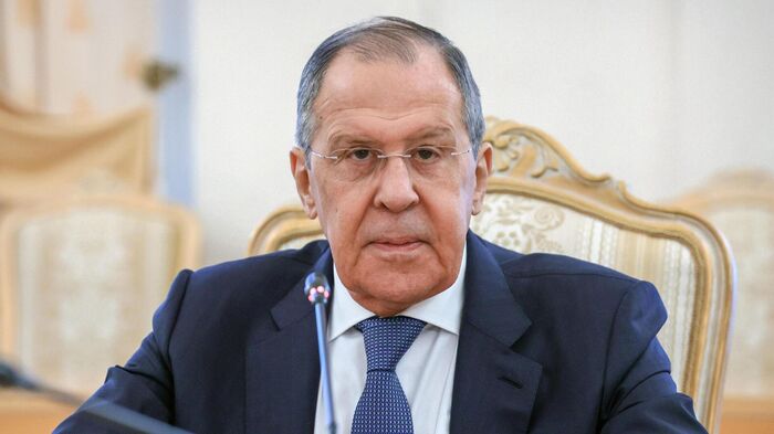 Лавров потребовал доказательства ударов по гражданским объектам, но журналистка NBC их не представила