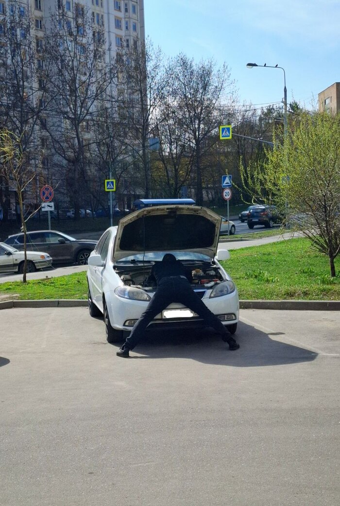 Видимо ему так удобнее :D