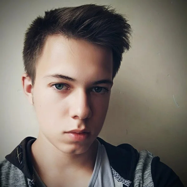 AVICN (ex. ΔVI0N). Настоящее имя — Иван Галигузов.