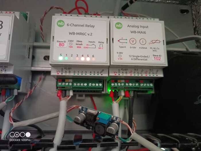 понижайка (снизу платка), реле слева сверху (№80), под плату еще не распечатал корпус