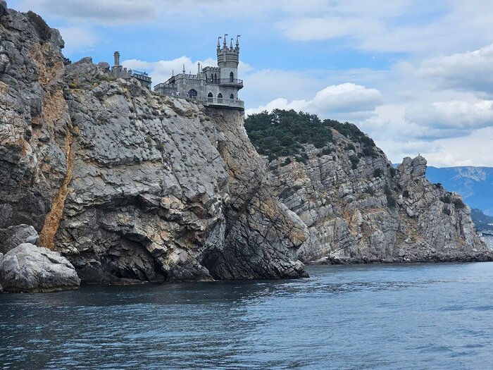 Мое фото замка во время теплоходной прогулки