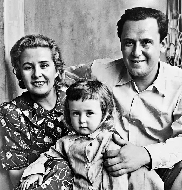 Василий Ливанов с родителями, конец 1930-х