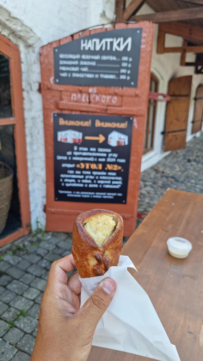 Наконец-то попробовал знаменитый плёсский “угол”! Вкуснотища нереальная, но куда он делся за два укуса?