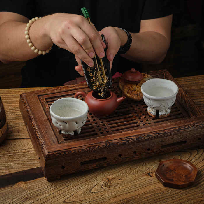         -   .     .     - 8 ,            -      .