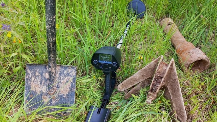 Для поиска металла подойдет бюджетный металлоискатель, который быстро окупится