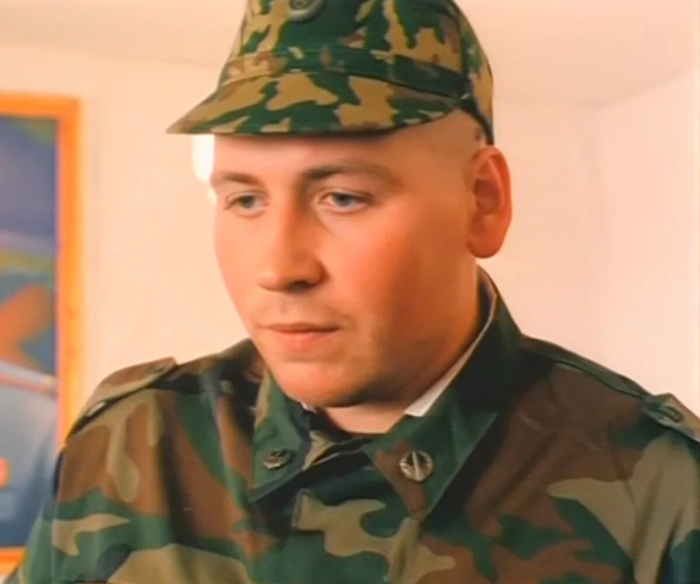 Станислав Дужников в роли Бомбы