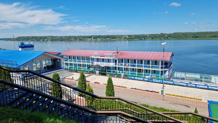 Видимо, круизники отправились по своим водным делам.