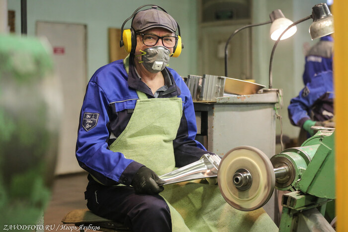 Из серии «Именно они делают Россию великой» - снято мной на заводе АО «Уралтурбо»