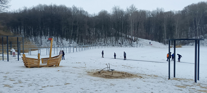 Парк Маршалково (Белгородская область) 2 марта <a href="https://pikabu.ru/story/otvet_na_post_topo_chemu_ya_bolshe_vsego_budu_skuchatgrozyiletodo_novyikh_vstrech_13181357?u=https%3A%2F%2Fwww.google.com%2Fmaps%2Fplace%2F50%25C2%25B046%2739.2%2522N%2B36%25C2%25B029%2726.4%2522E%2F%4050.777409%2C36.4867833&t=%D0%B7%D0%B4%D0%B5%D1%81%D1%8C&h=c2e22a8532dcc12fa73016266723ae3ee3143506" title="https://www.google.com/maps/place/50%C2%B046'39.2%22N+36%C2%B029'26.4%22E/@50.777409,36.4867833" target="_blank" rel="nofollow noopener">здесь</a>