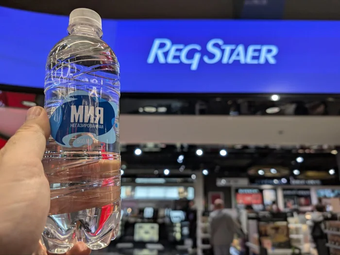 Вода по 50 руб в аэропорте Внуково. Поздравляю нас :) Цены, Торговля, Клиенты, Жадность, Жалоба, Услуги, Видео, YouTube, Длиннопост, Негатив, Вода, Аэропорт