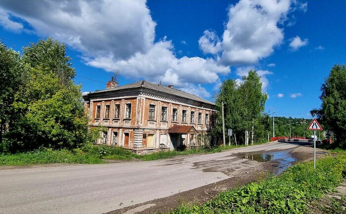 Кизел. Здание, в котором находилась Контора князей Абамелек-Лазаревых. Фото: Марина Чеботаева