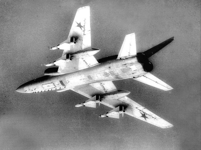 -128    .       RC-135U     1972 .